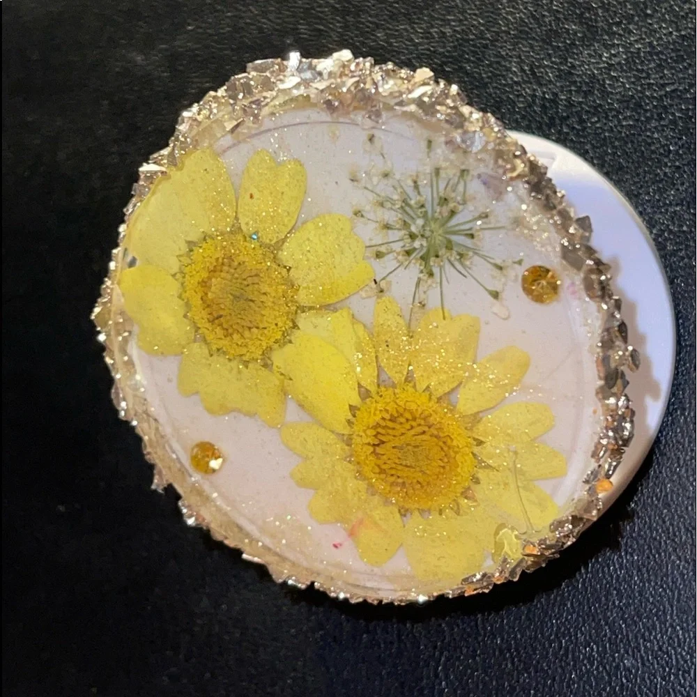 Dried flower and crystal resin home made and custom made to order pop socket